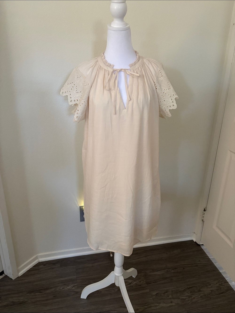 Who What Wear Cream Eyelet Short-Sleeve Tie-Neck Dress